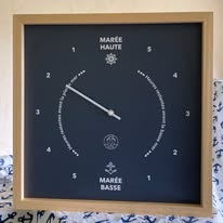 Les pieds dans l'eau (Horloges des marées artisanales)